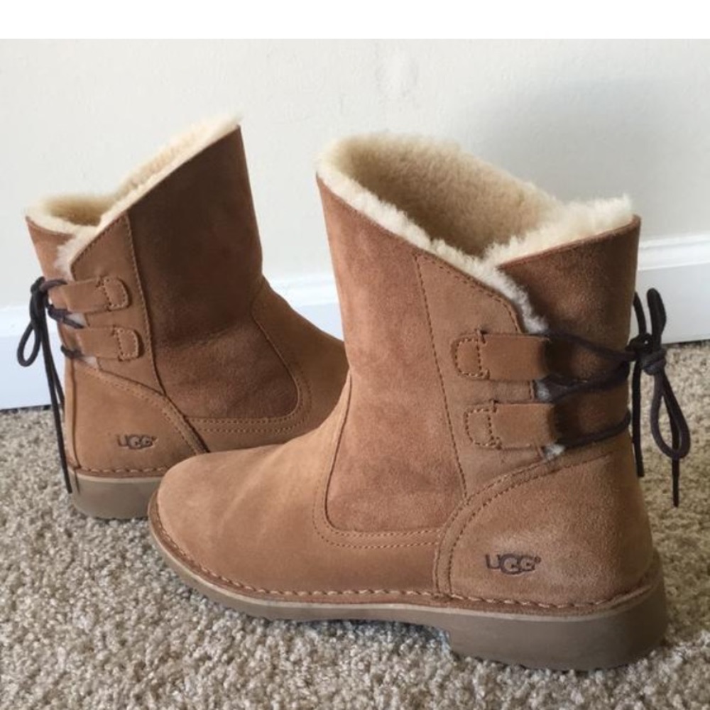 UGG AUSTRALIA naiyah boot. Like new!